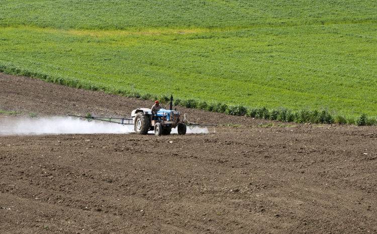  De nouvelles règles ravivent le débat sur les pesticides